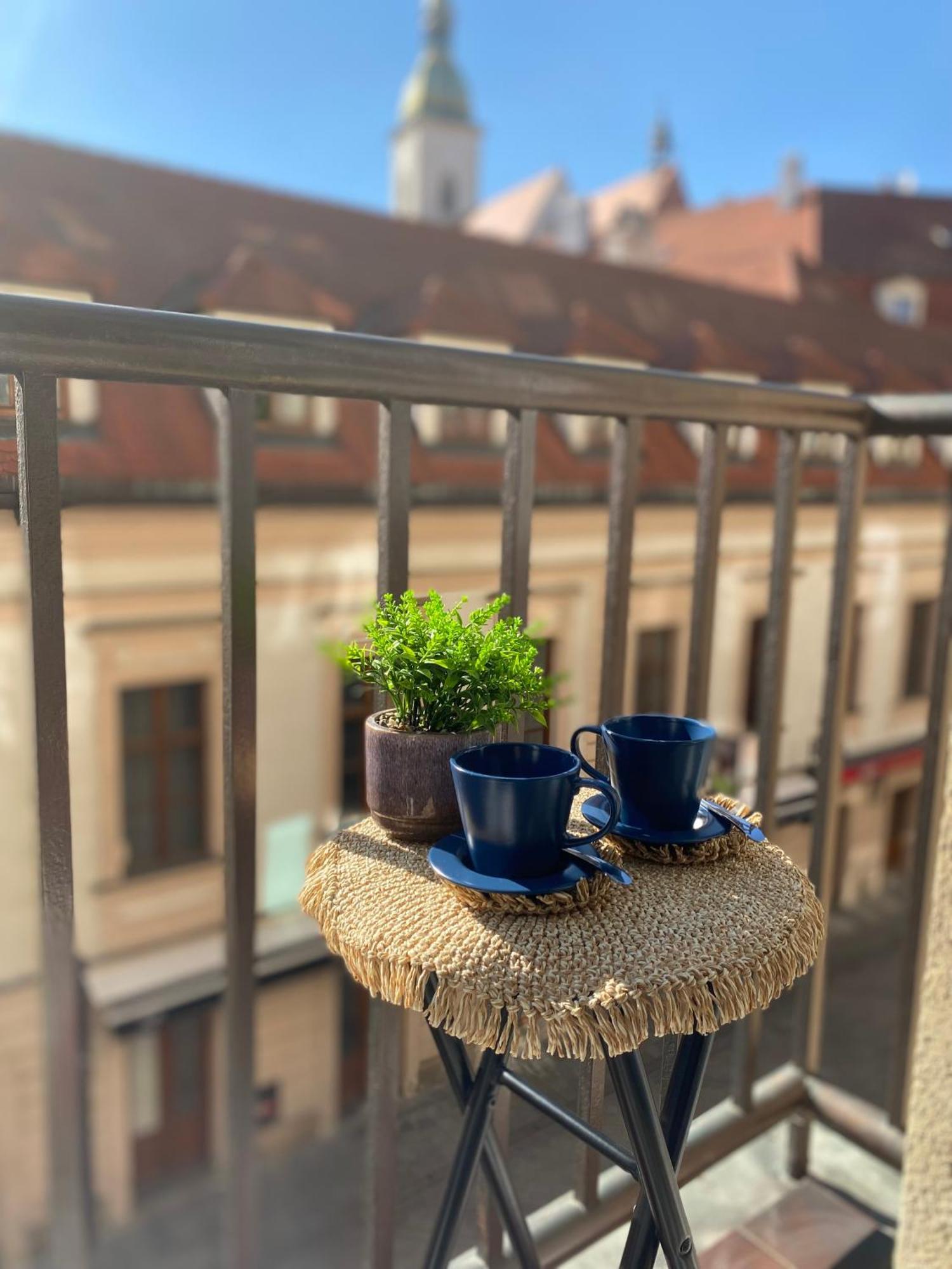 Audrey Hepburn Apartment Cathedral View Top Location Air Conditioned Μπρατισλάβα Εξωτερικό φωτογραφία